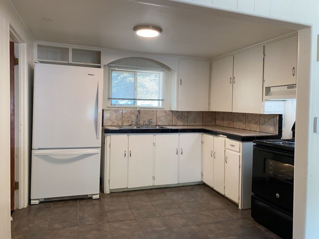 1140 W Myrtle St - Photo 6 of 25