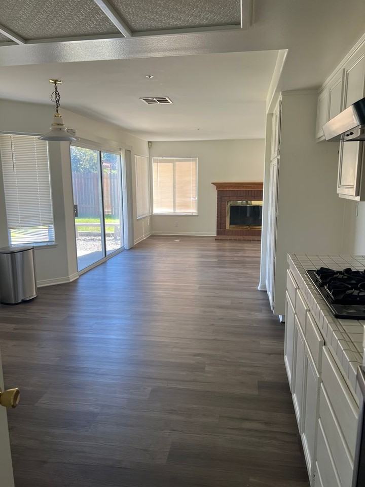 1830 Zircon Ave - Photo 4 of 23