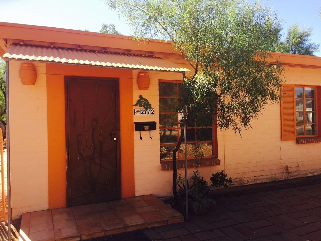 2712 E 5th St - Photo 2 of 17