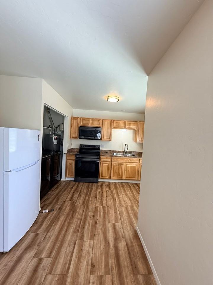 731 4th St - Photo 6 of 16