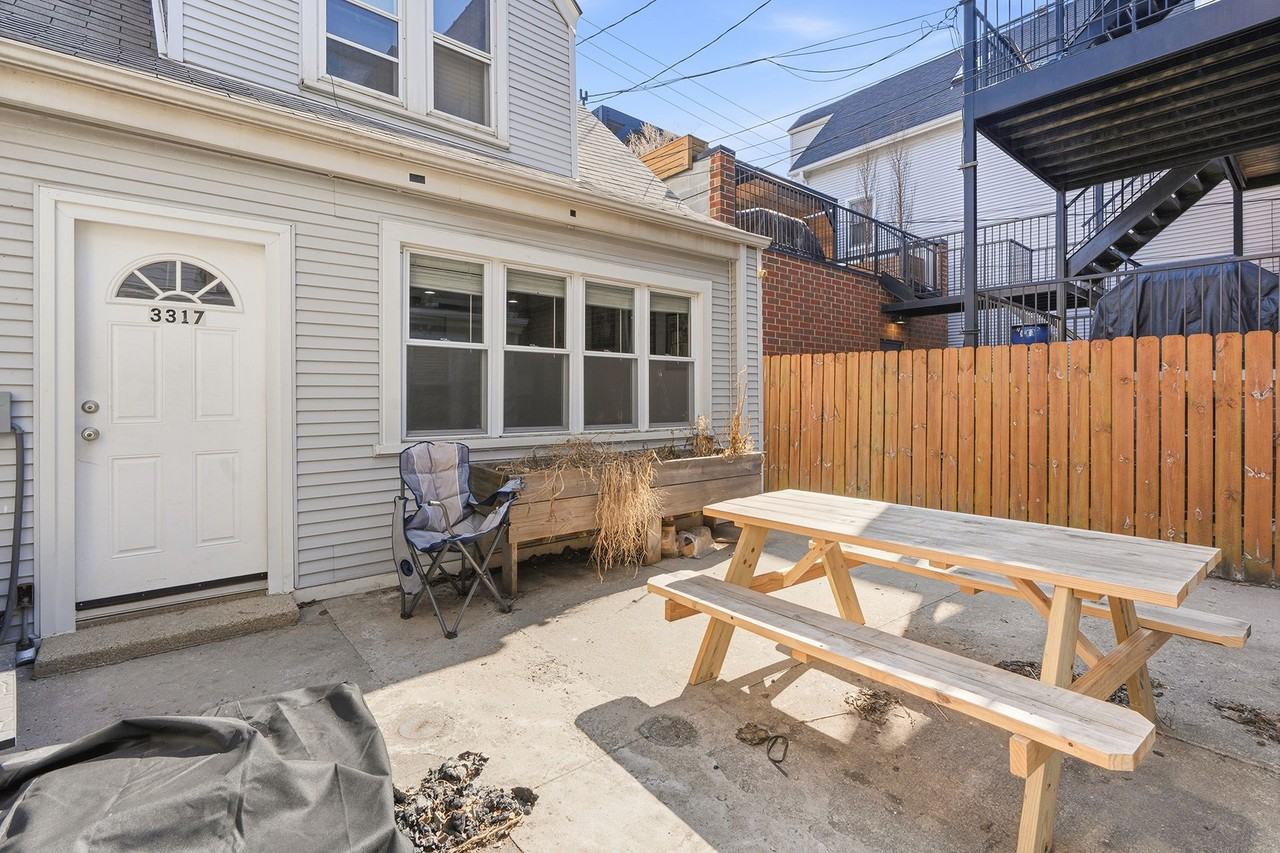 3317 N Seminary - Photo 2 of 4