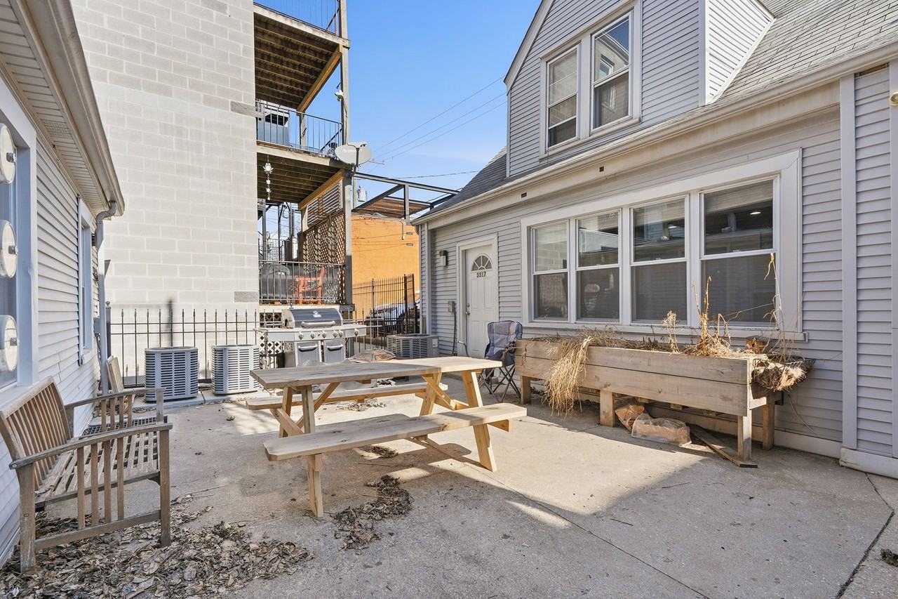 3317 N Seminary - Photo 4 of 4