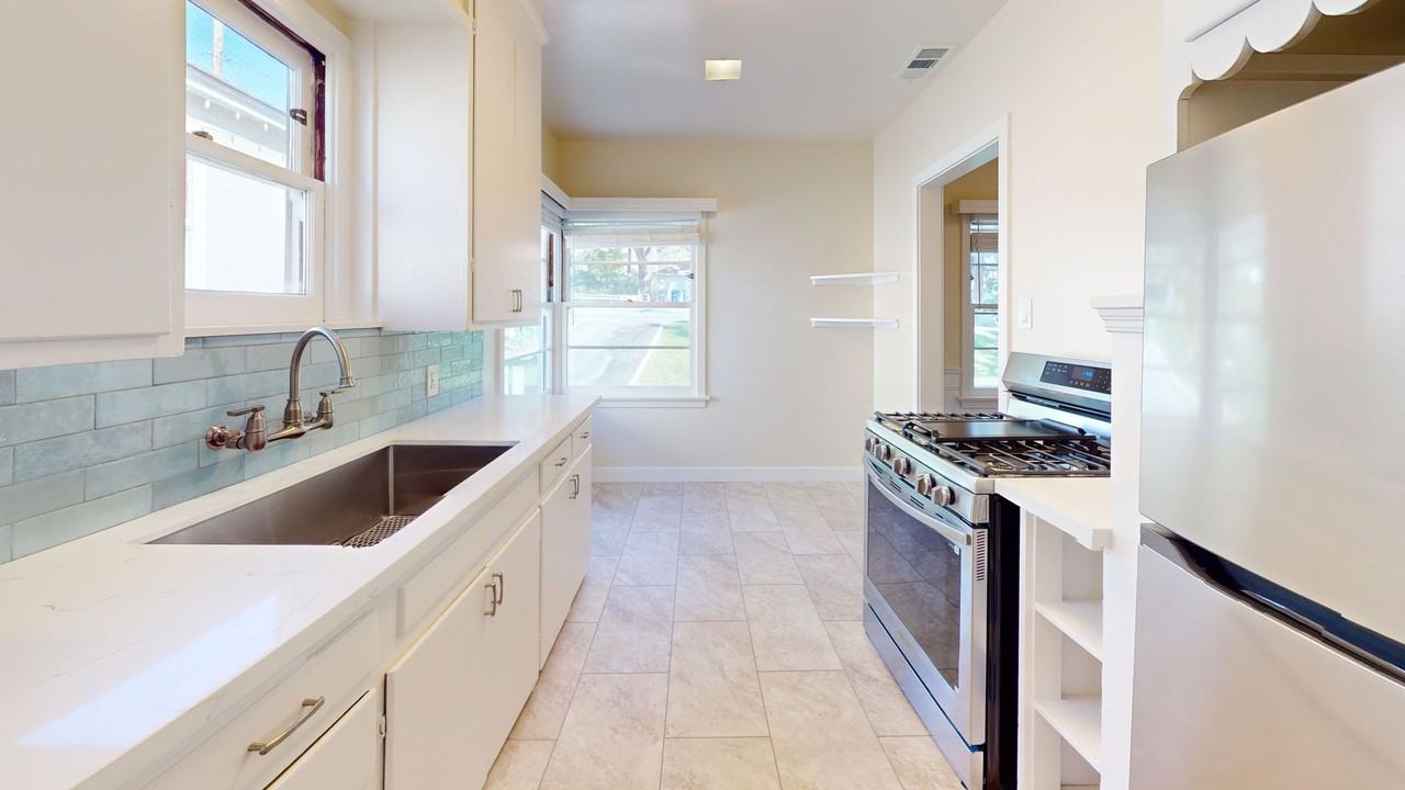 2360 New York Dr - Photo 6 of 18