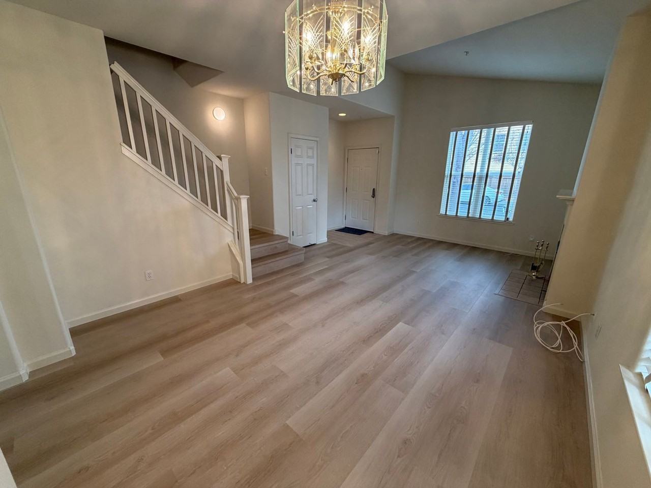 46 Arnold Dr - Photo 3 of 16