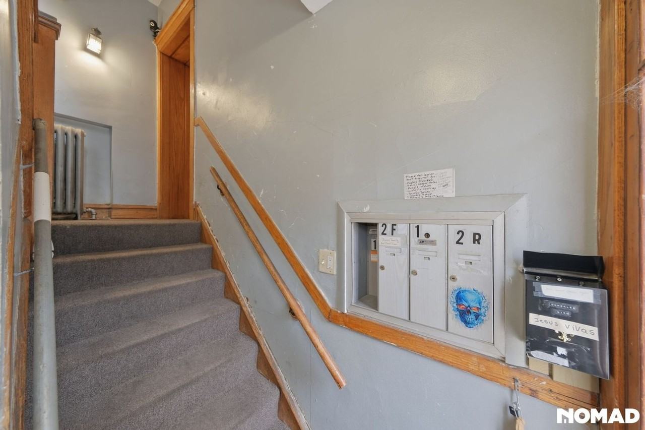 1638 S 50th Ct - Photo 3 of 32