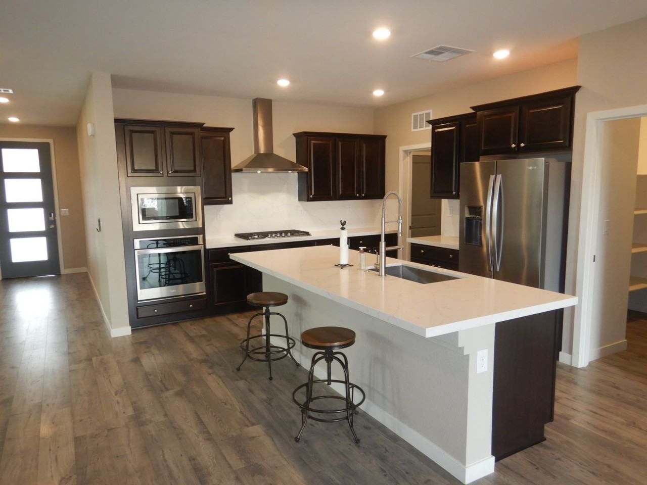 8377 Fenhollow Dr - Photo 2 of 12