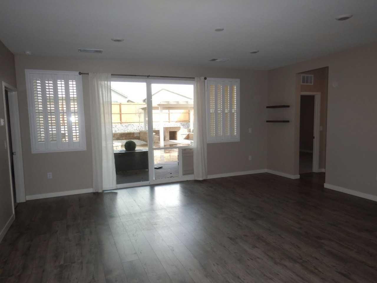 8377 Fenhollow Dr - Photo 3 of 12