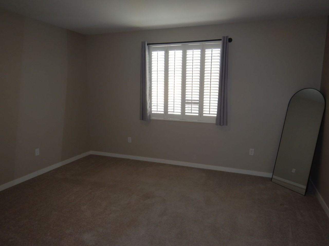 8377 Fenhollow Dr - Photo 4 of 12