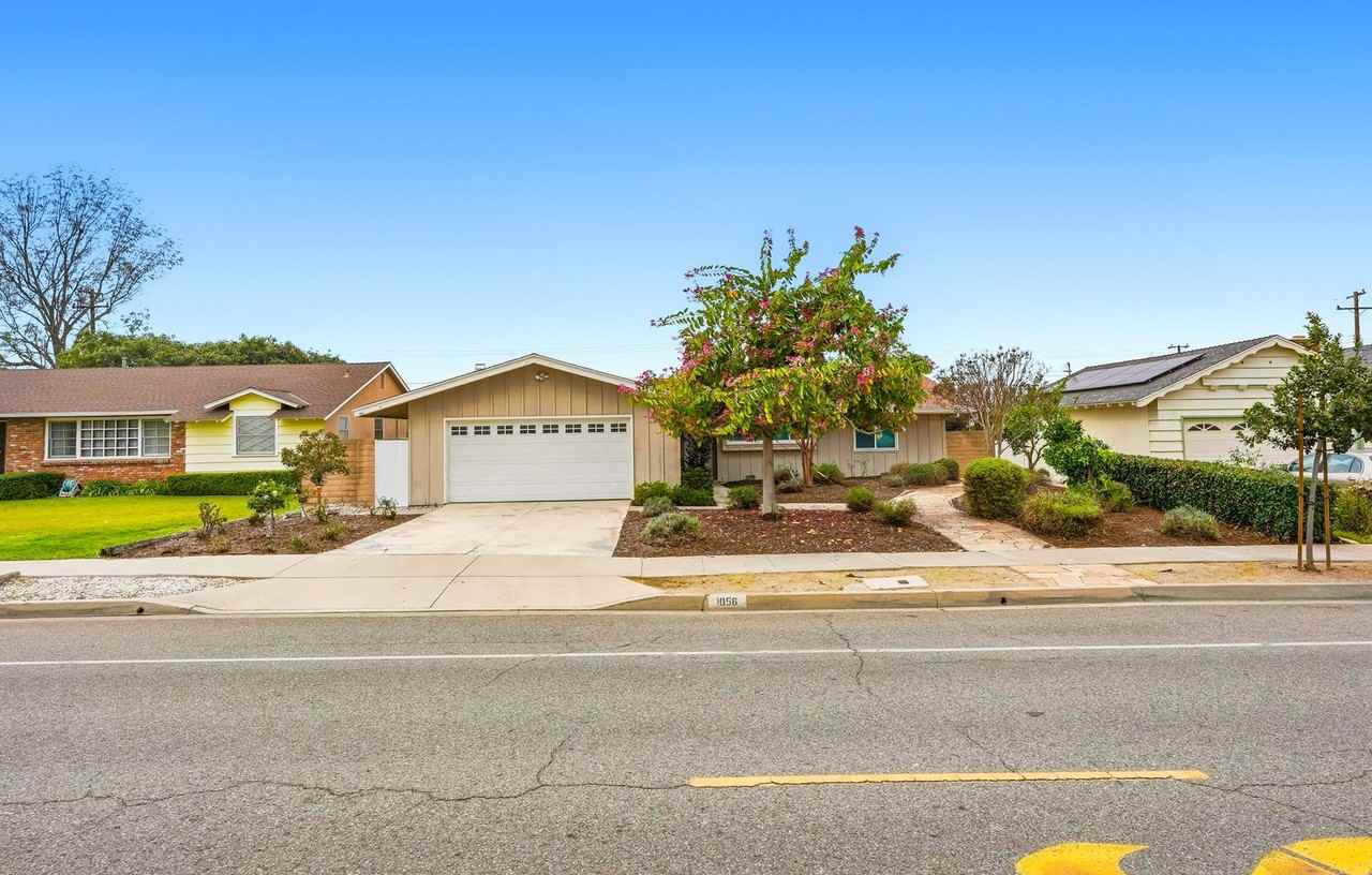 1056 N Shaffer St - Photo 2 of 32