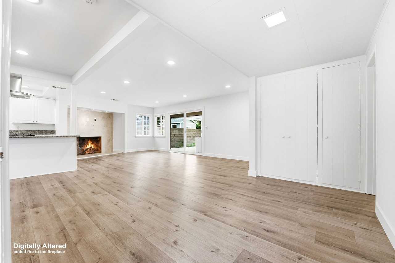 1056 N Shaffer St - Photo 5 of 32