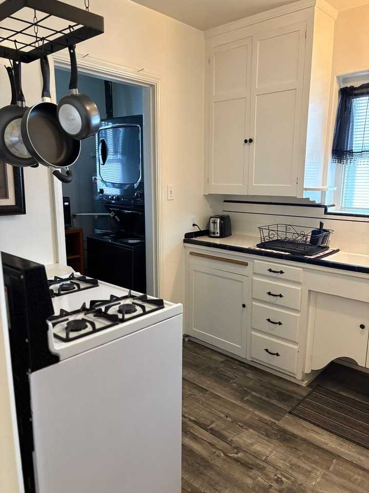 319 Jones St - Photo 5 of 9