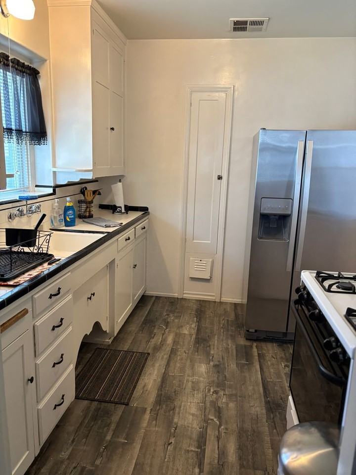 319 Jones St - Photo 6 of 9