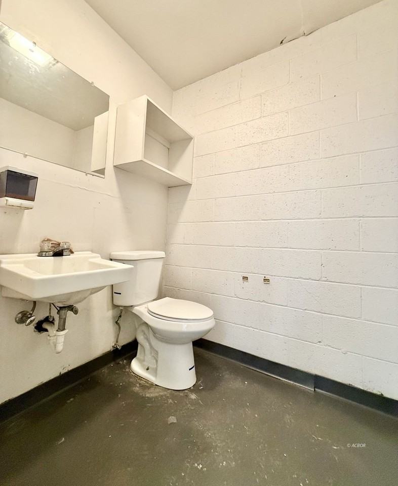 305 Upper River Rd - Photo 4 of 9