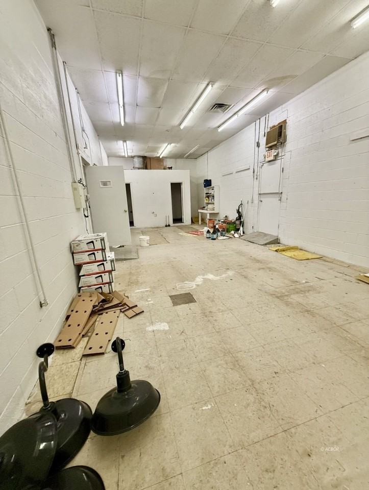 305 Upper River Rd - Photo 6 of 9