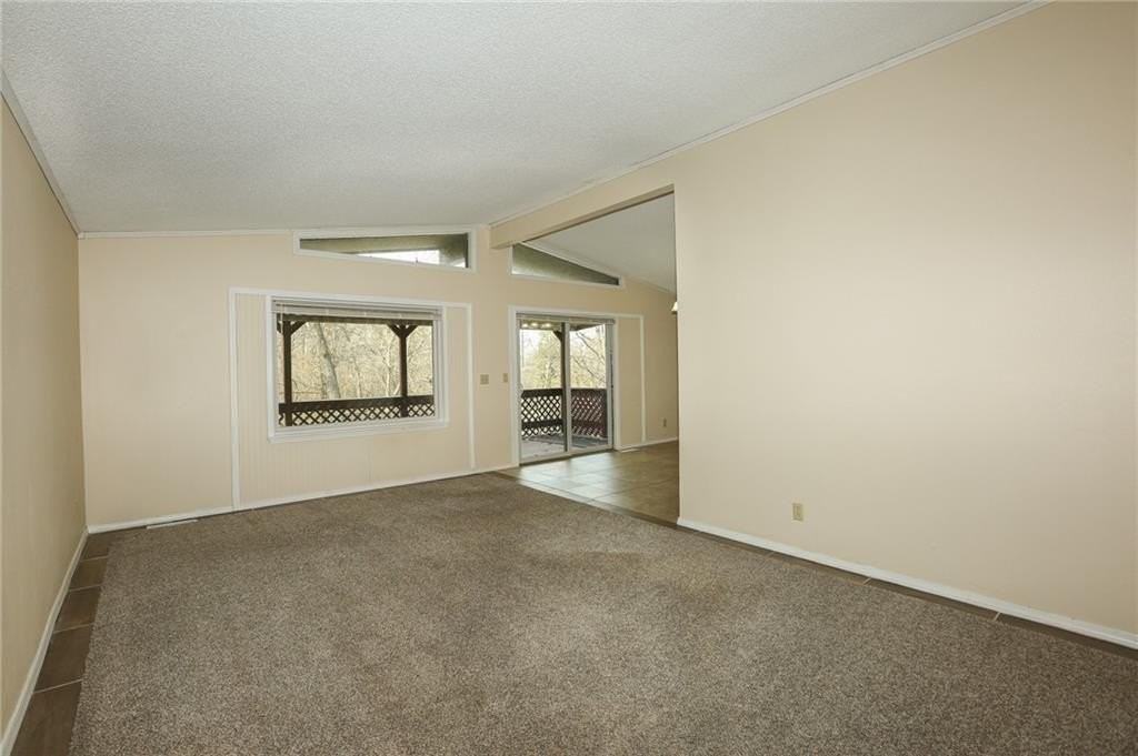 39 Sheneman Dr - Photo 7 of 27