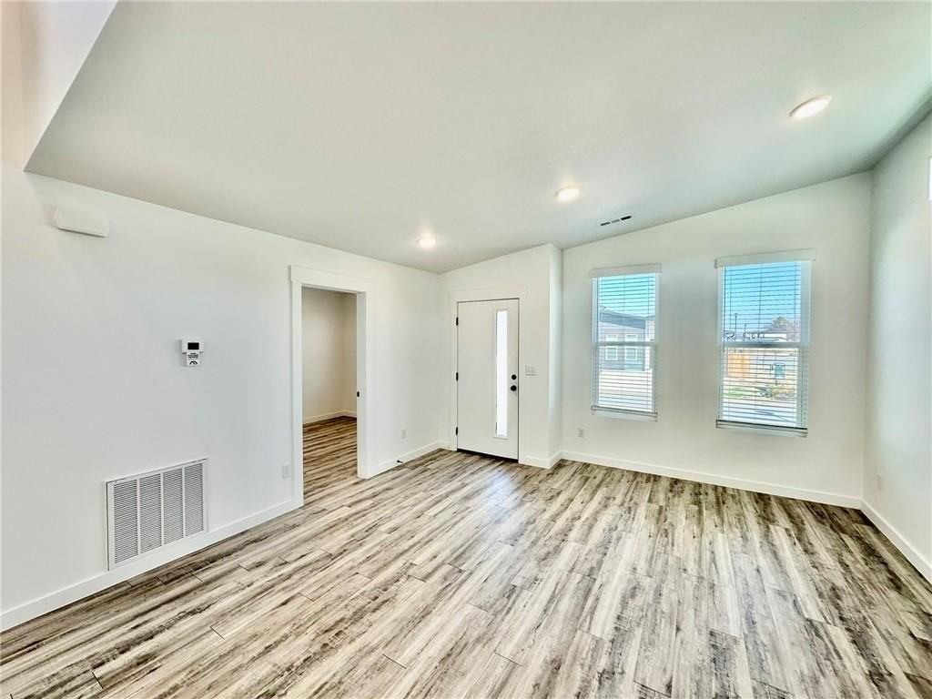 1101 States Ave - Photo 3 of 17