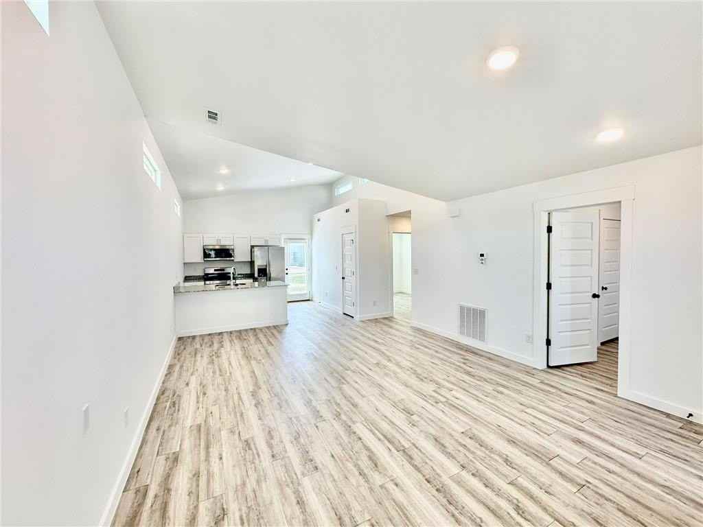 1101 States Ave - Photo 4 of 17