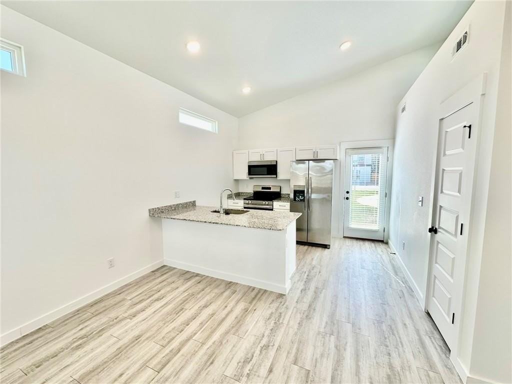 1101 States Ave - Photo 7 of 17