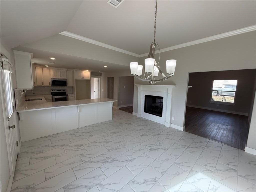 28 Kincardine Dr - Photo 5 of 22