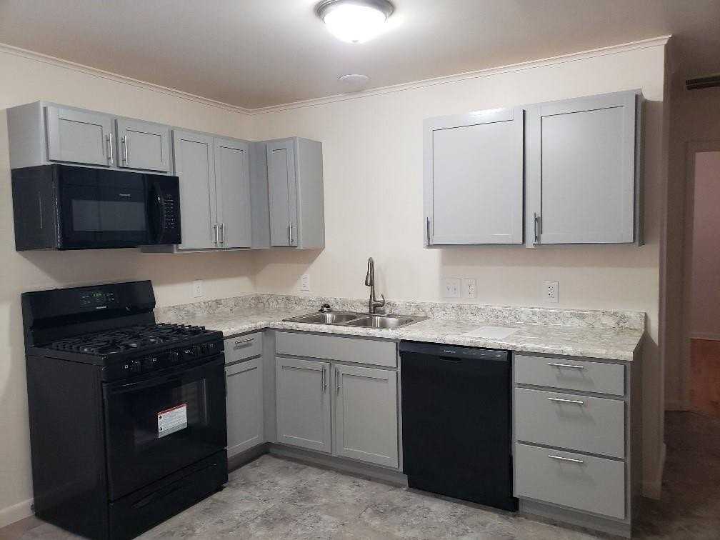 911 E Rodgers Dr - Photo 4 of 15