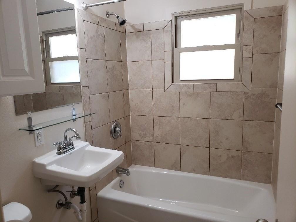 911 E Rodgers Dr - Photo 7 of 15