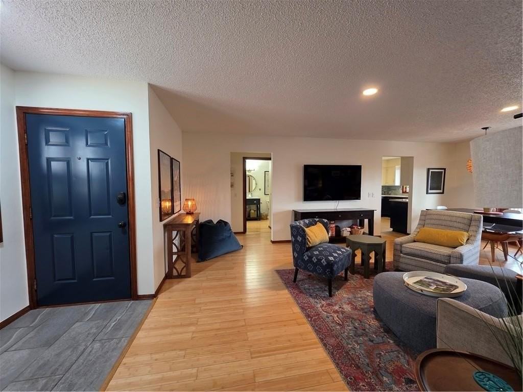 11 Folkingham Ln - Photo 2 of 36