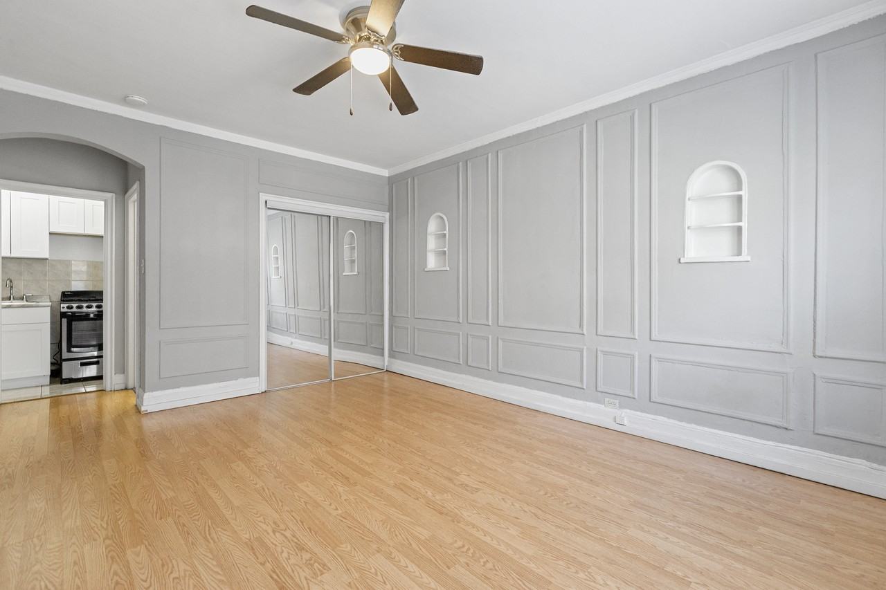 434 W Wellington Ave #506 - Photo 2 of 10