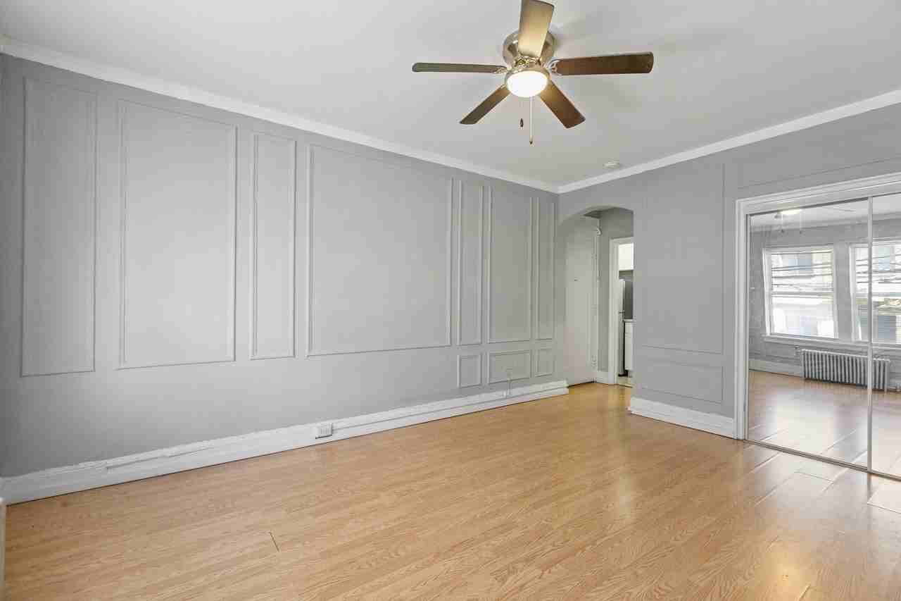 434 W Wellington Ave #506 - Photo 3 of 10