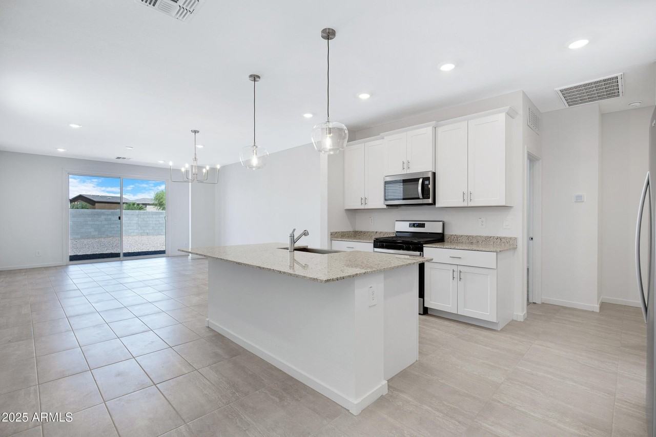 30450 N Sage St - Photo 7 of 40