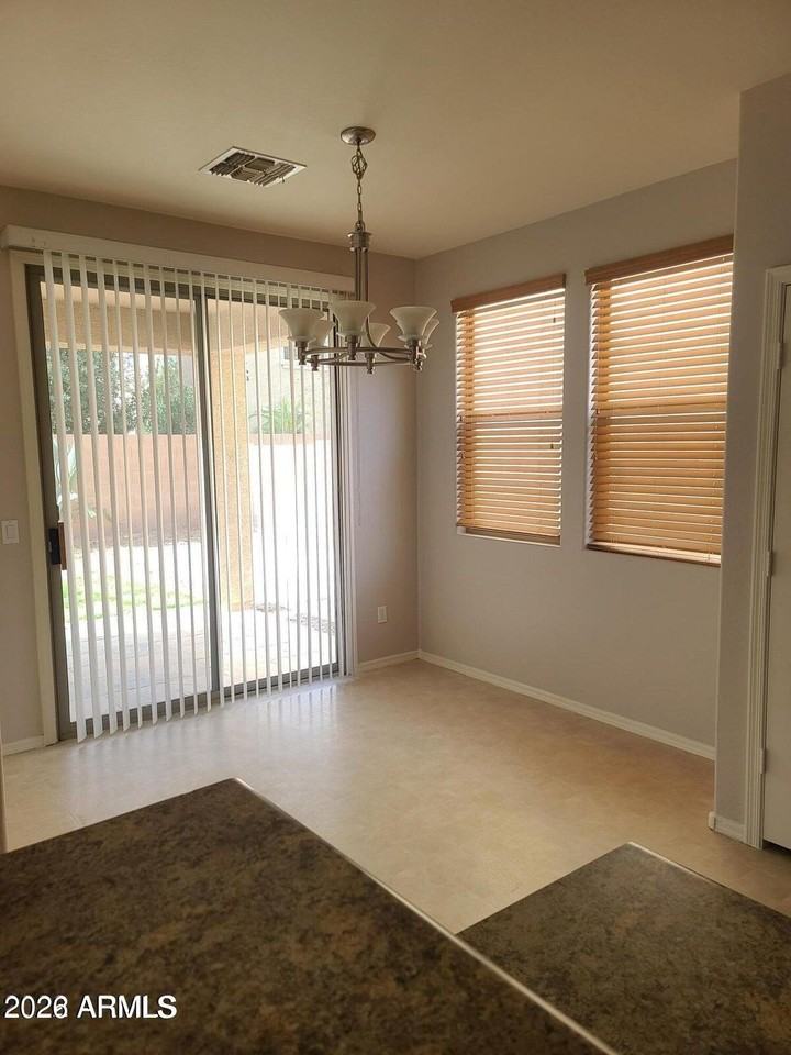 3909 E Melrose St - Photo 3 of 9