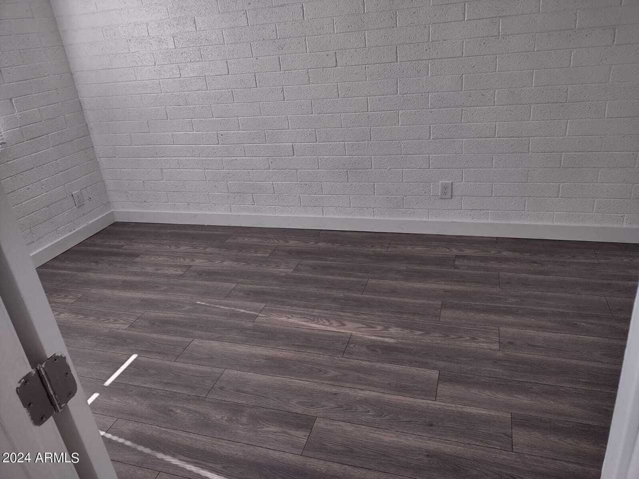 3224 W Jackson St - Photo 5 of 8