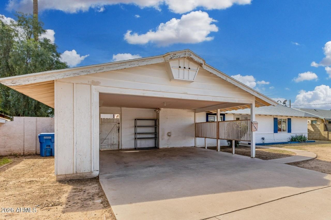 3945 W Orange Dr - Photo 5 of 31