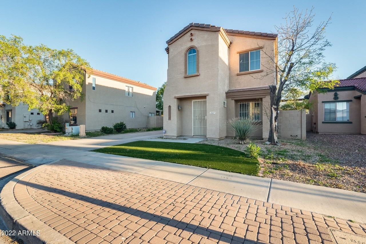 8337 W Hughes Dr - Photo 2 of 34