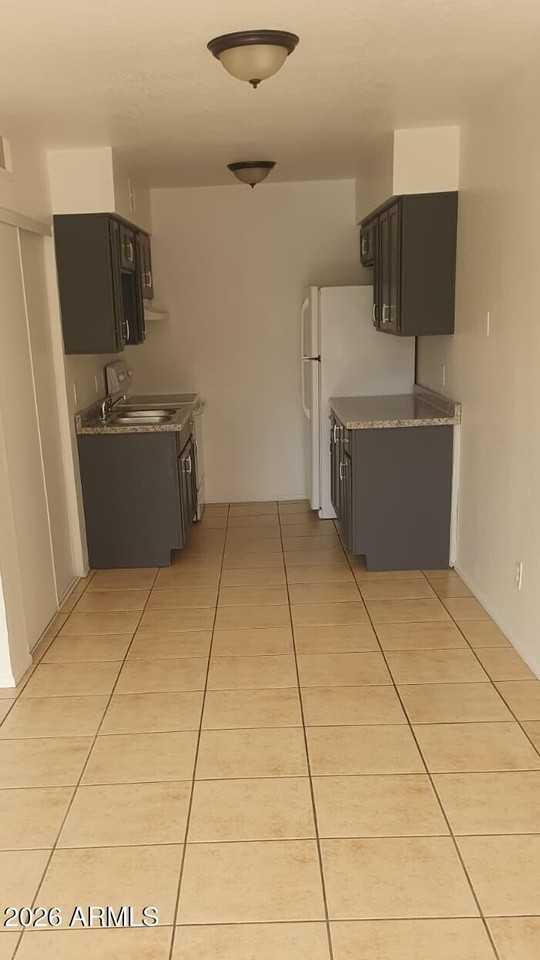 240 S Doran Apt 3 - Photo 3 of 11