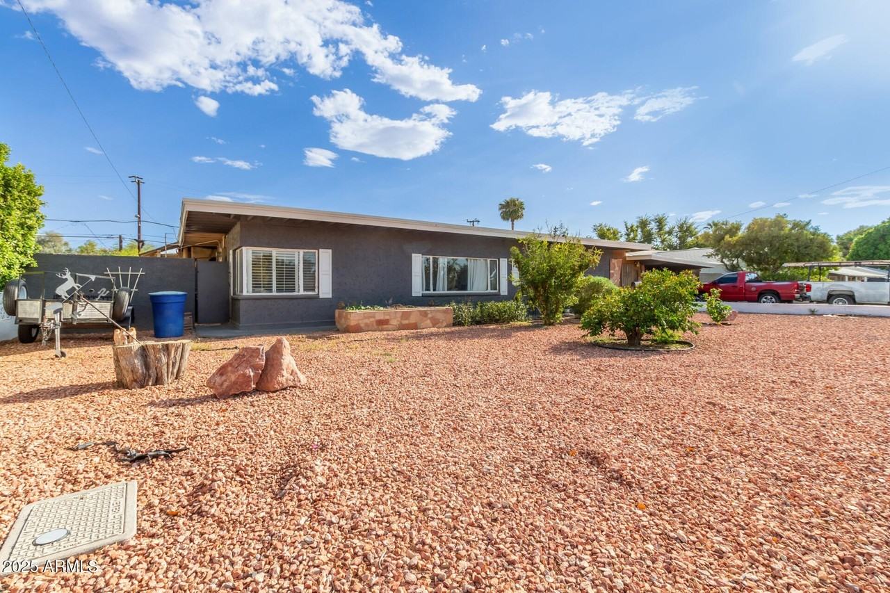 515 W Toledo St - Photo 2 of 40