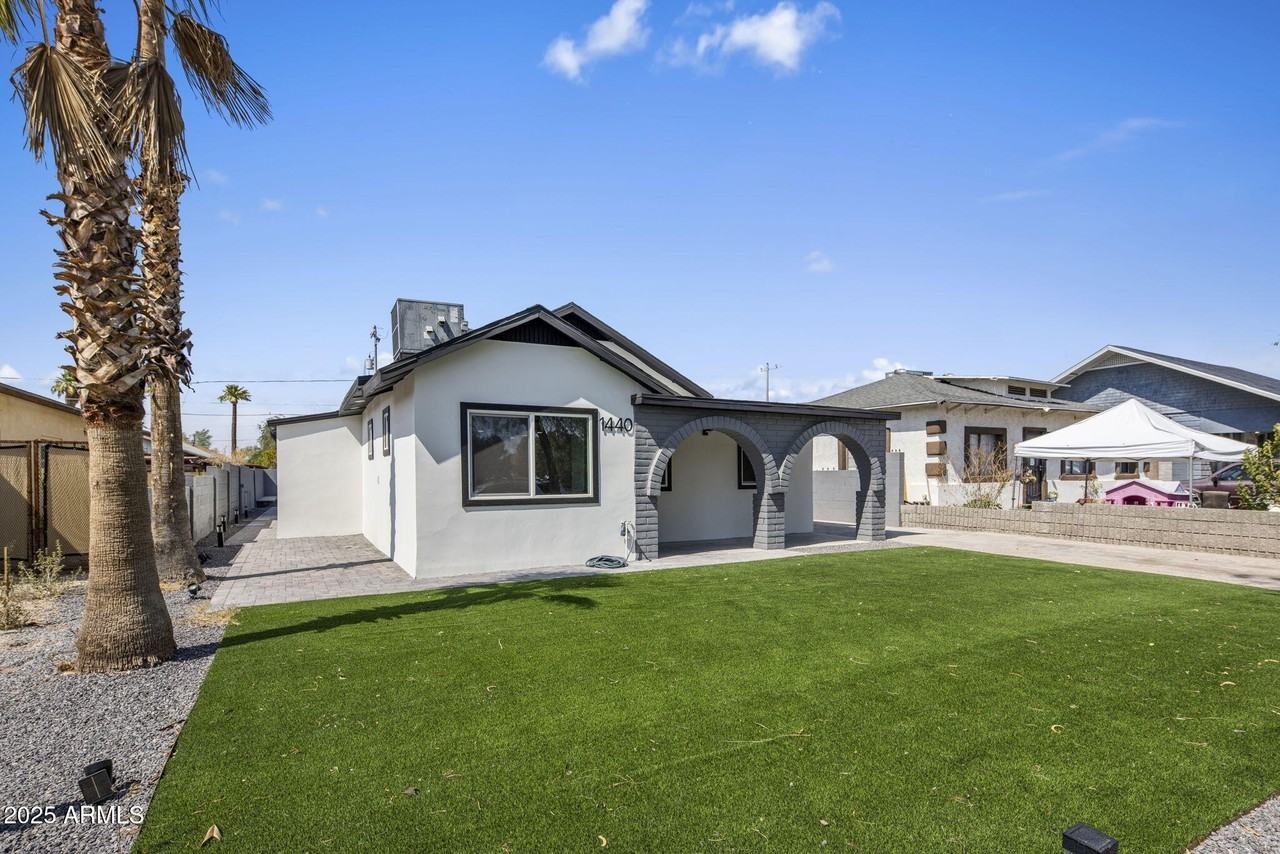 1440 E Pierce St - Photo 3 of 20