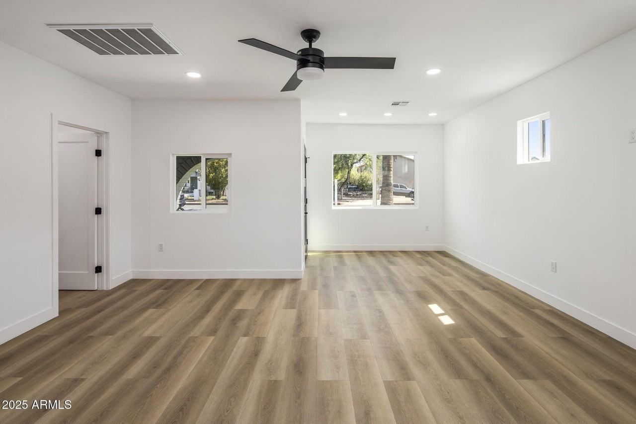 1440 E Pierce St - Photo 5 of 20