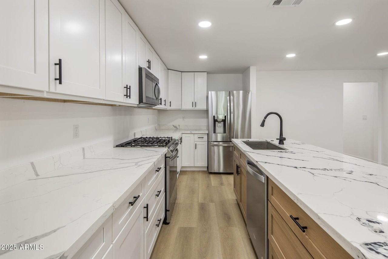 1440 E Pierce St - Photo 6 of 20