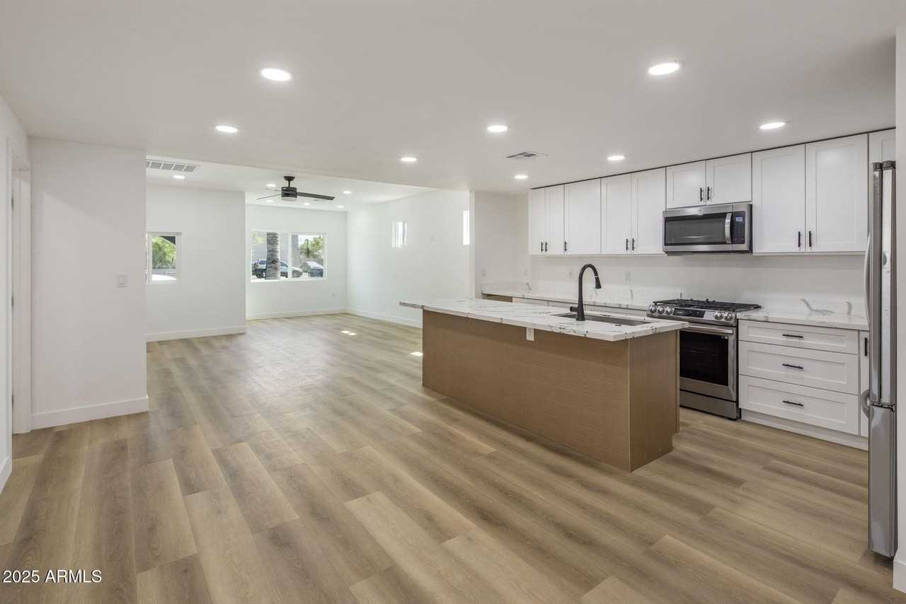 1440 E Pierce St - Photo 7 of 20