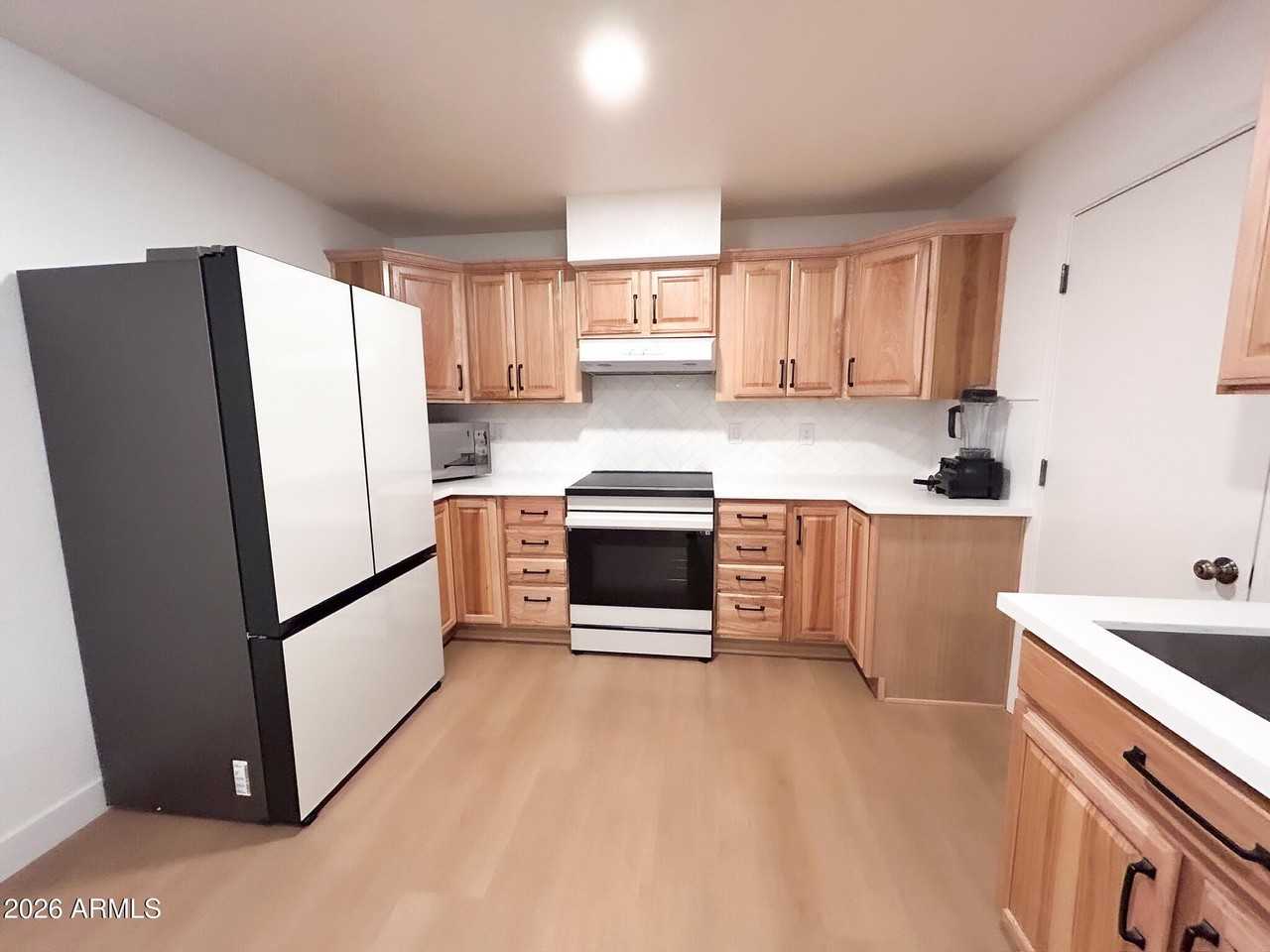 1126 W Oxford Dr - Photo 2 of 26