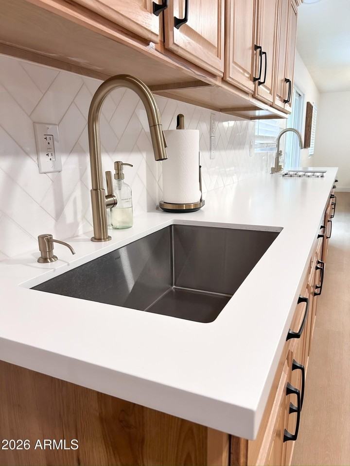 1126 W Oxford Dr - Photo 4 of 26