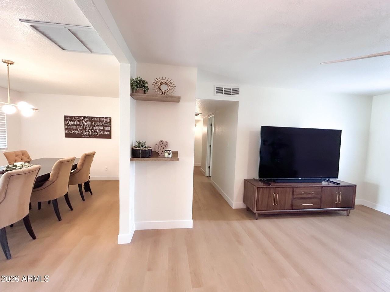 1126 W Oxford Dr - Photo 6 of 26