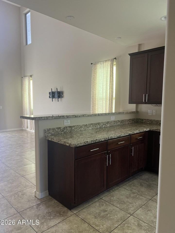 1213 E Shangri La Rd - Photo 5 of 16