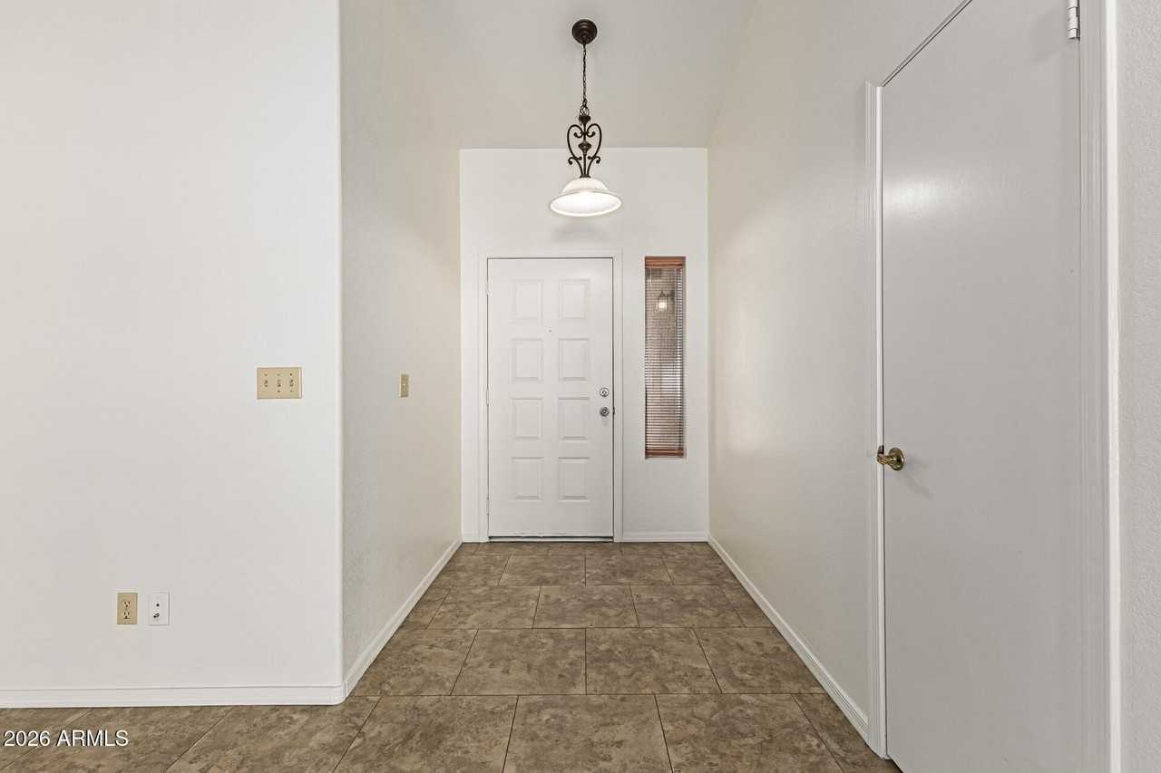 8820 W Alice Ave - Photo 7 of 35