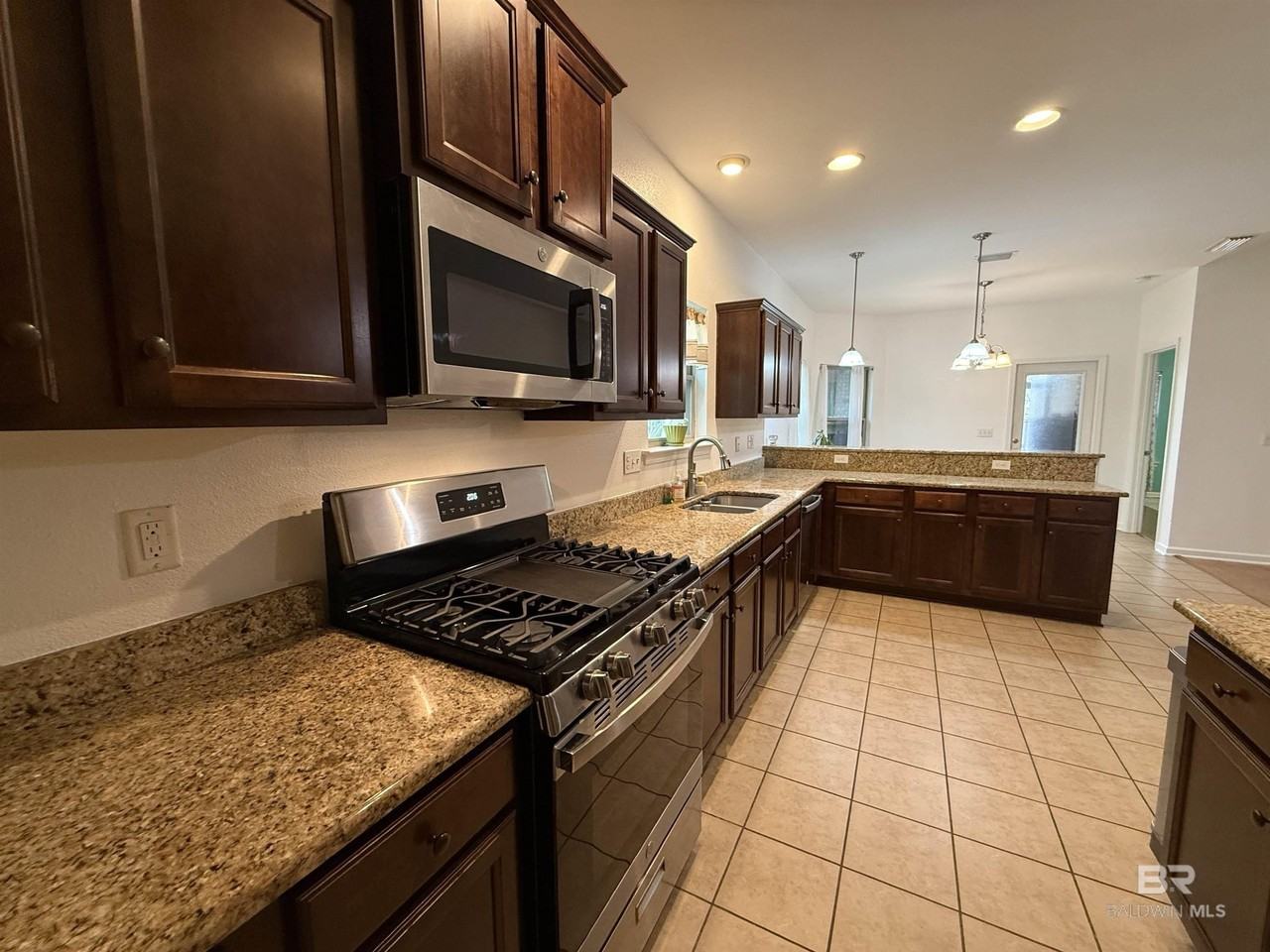 10720 Dunmore Dr - Photo 4 of 15