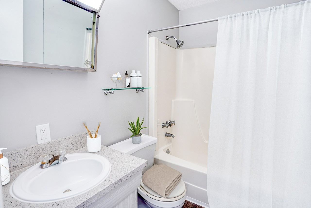 1536 Colfax Street - Photo 7 of 8