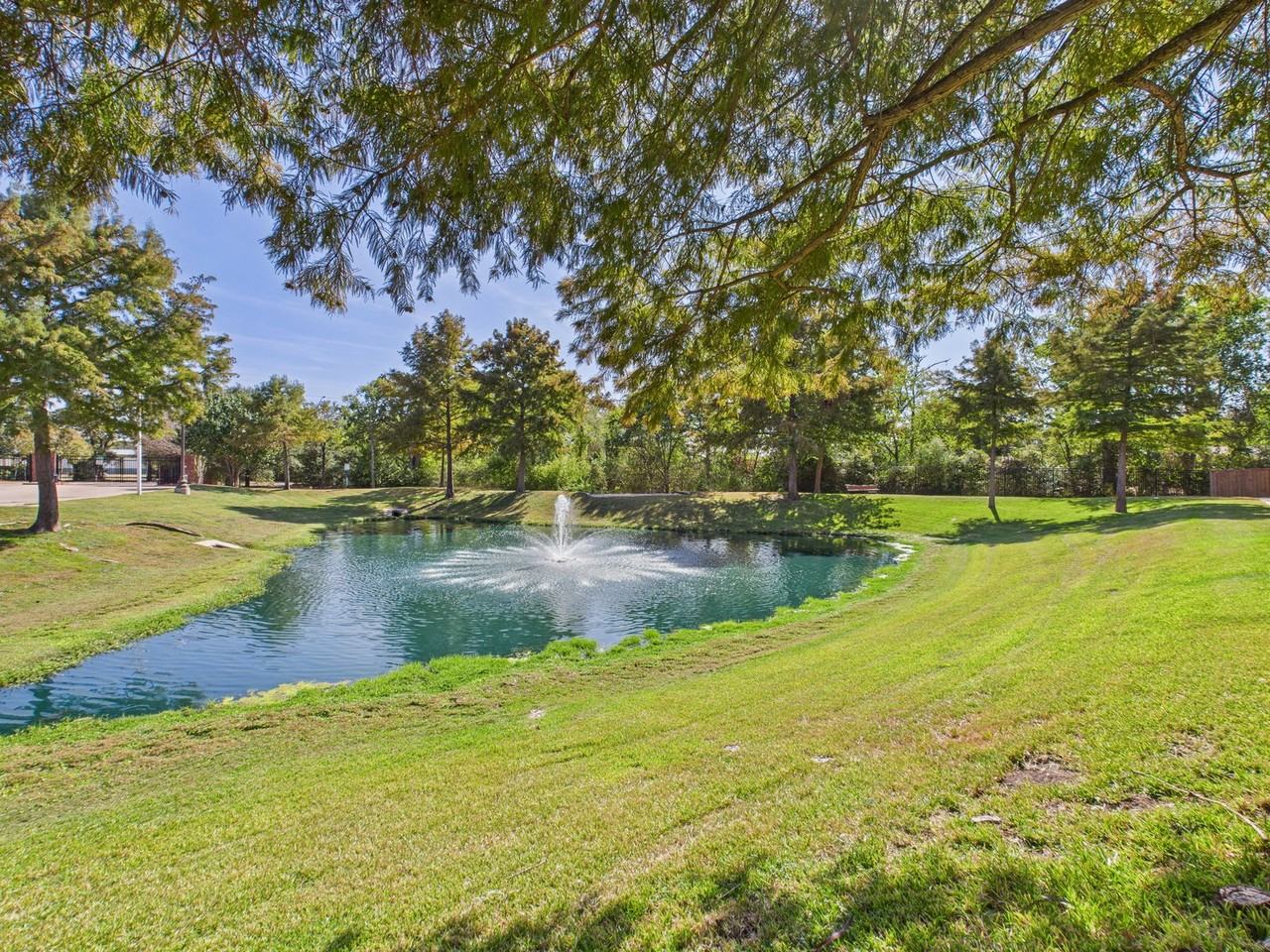 1001 Krenek Tap Rd #603 - Photo 3 of 8