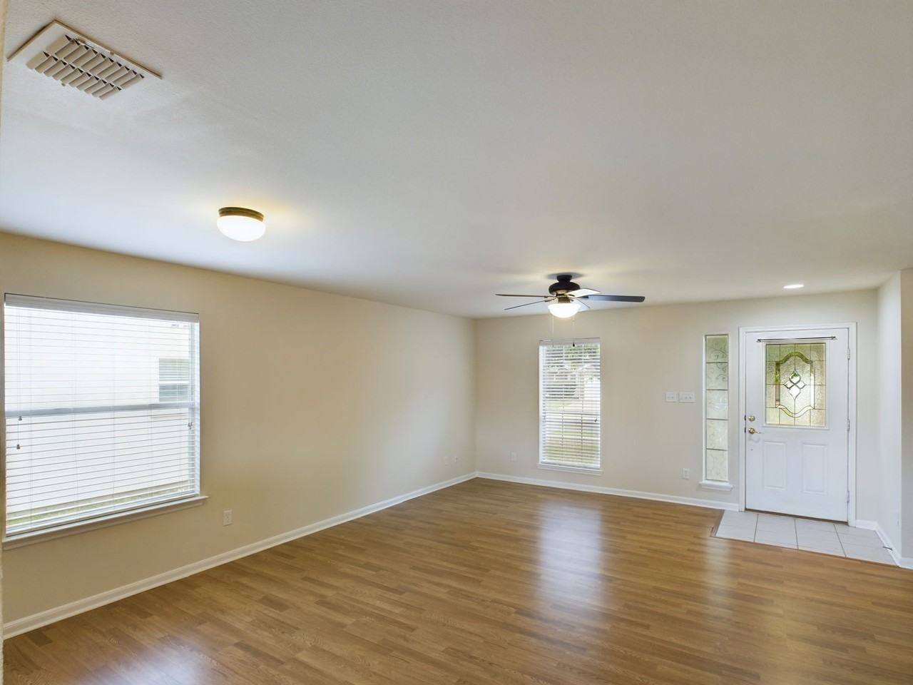 15123 Meredith Ln - Photo 4 of 8