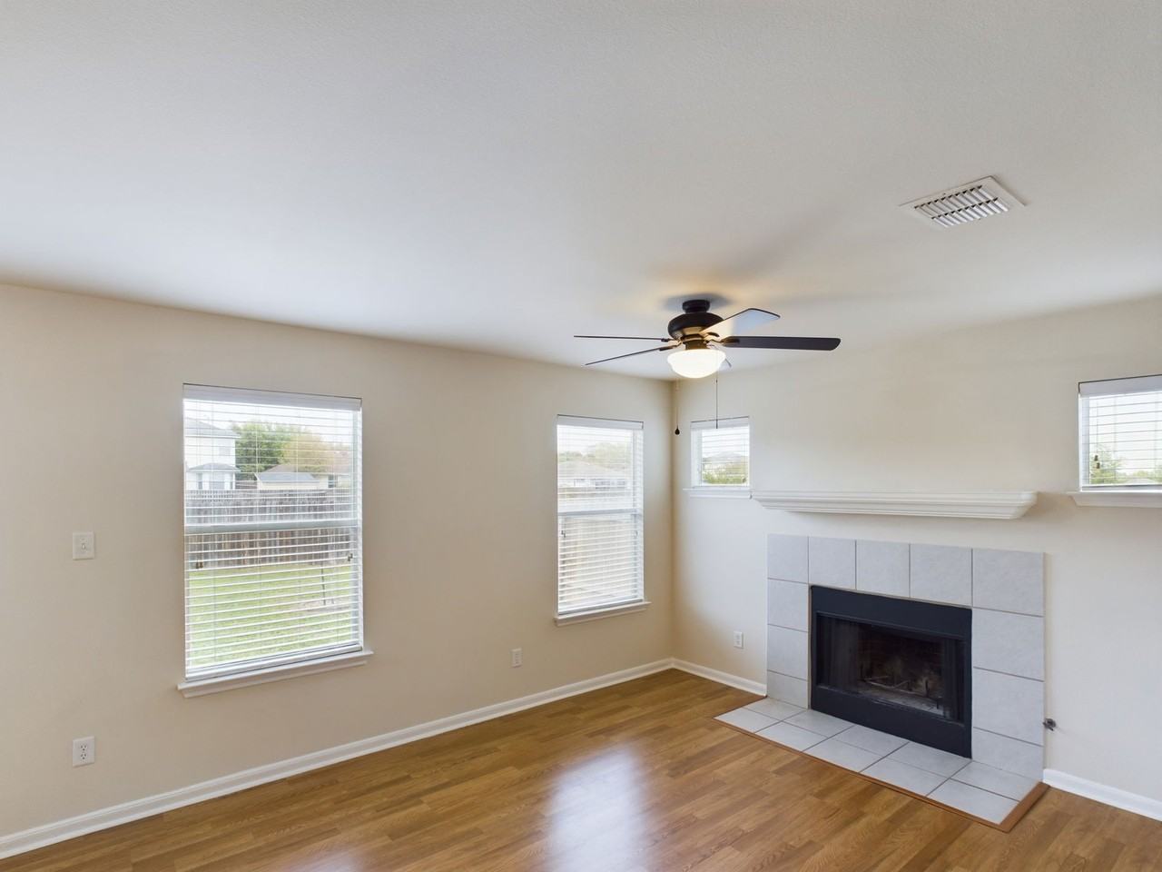 15123 Meredith Ln - Photo 5 of 8