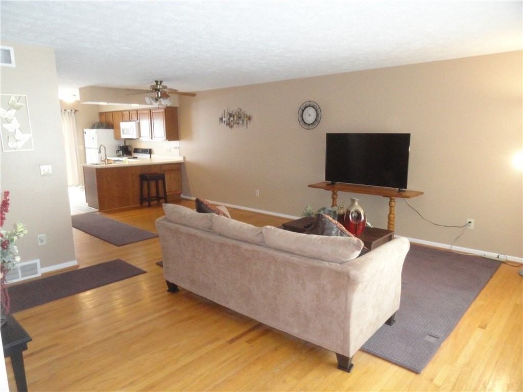 64 Greenway Blvd - Photo 3 of 33